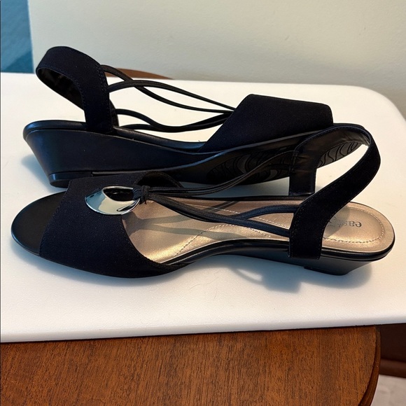 East 5th open toe sling back shoe sandals 1.5” wedge heel fabric black silver - Picture 5 of 11